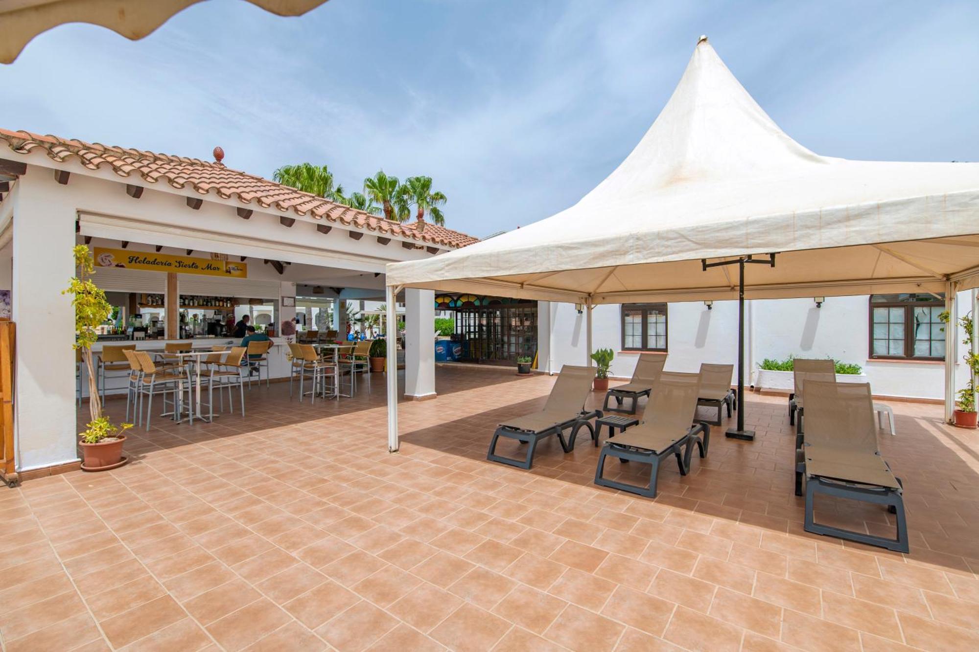 Siesta Mar One Bedroom Apartments Cala En Porter  Buitenkant foto